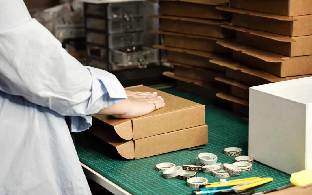 Packing goods in cardboard boxes